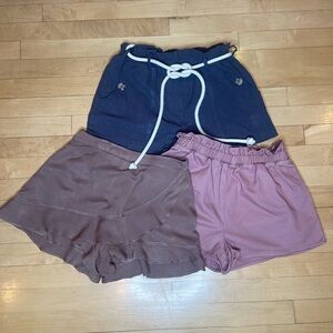 Summer Shorts Bundle ~ x2 Forever 21 shorts, x1 Alter’d State short. Size small.